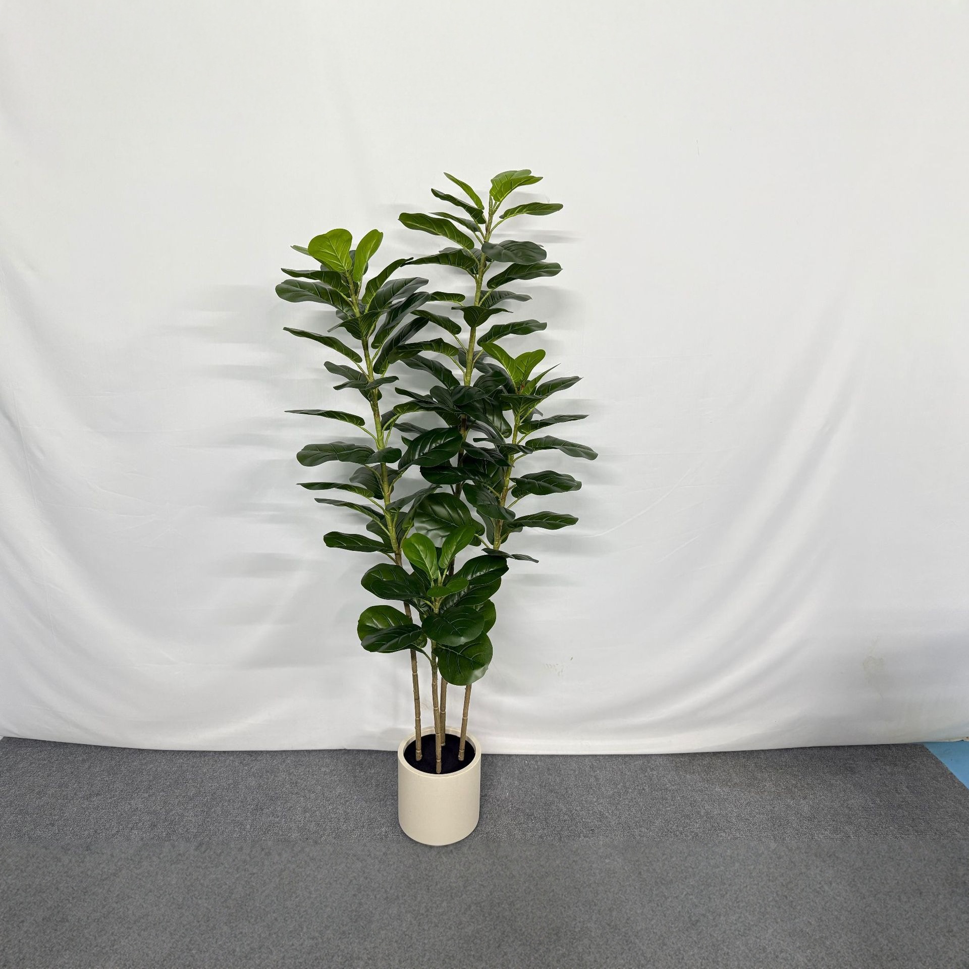 Artificial Ficus lyrata with white edges, artificial green plants, indoor and outdoor ornaments, home decoration, office ornaments Application Scenario