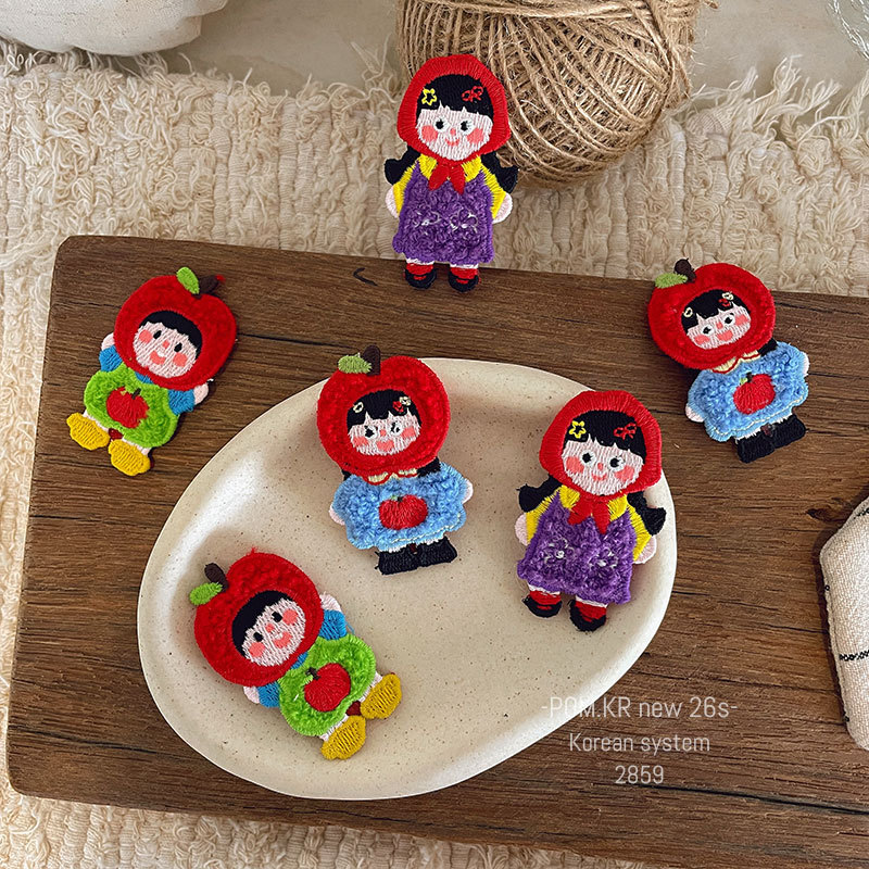 New Korean-style cartoon cute girl hair clip, handcrafted side fringe clip, bye-bye clip, apple sweet hair accessory Application Scenario