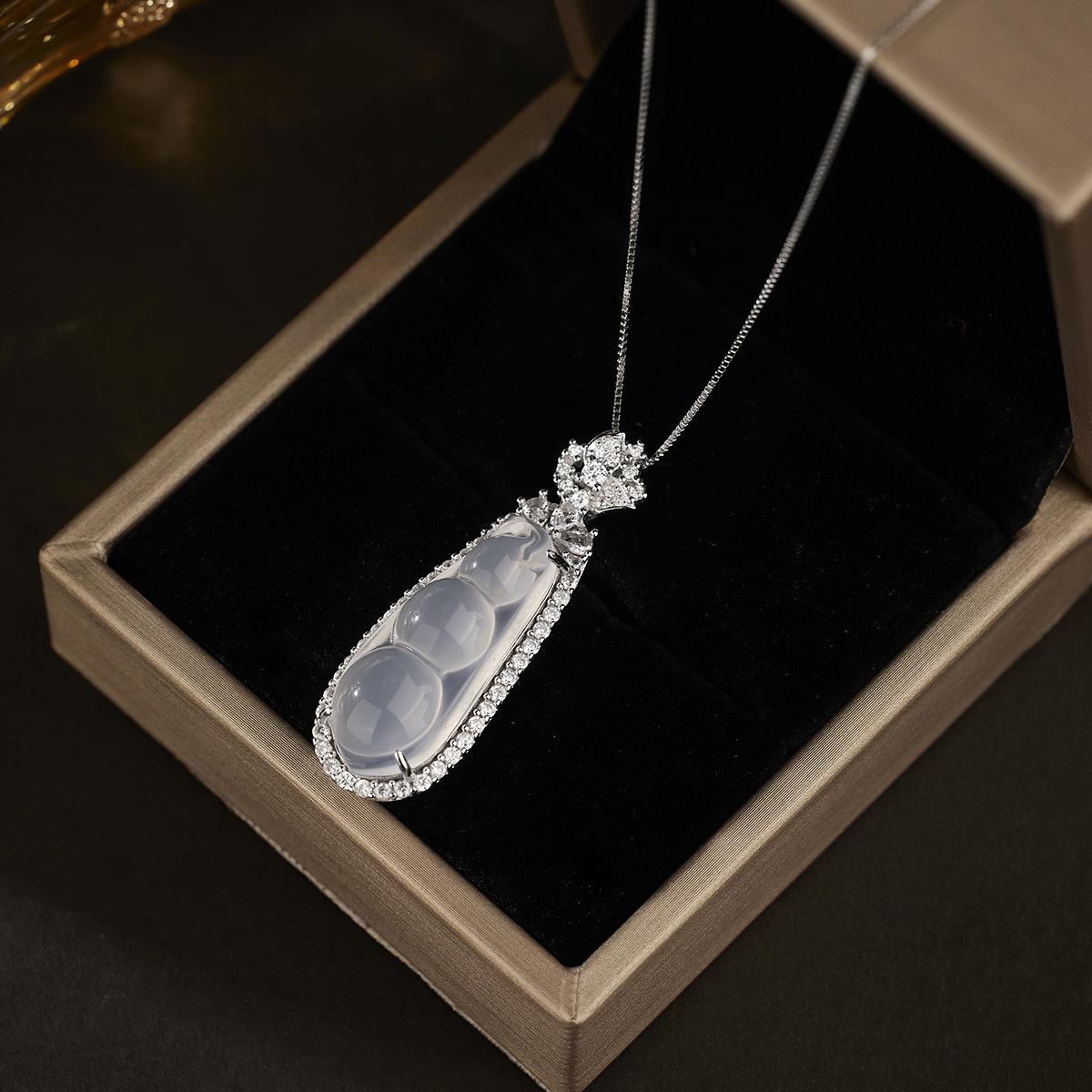 New Chinese-style "Fu Dou" pendant for summer, set with ice-transparent natural white chalcedony, green bean necklace for women full figure