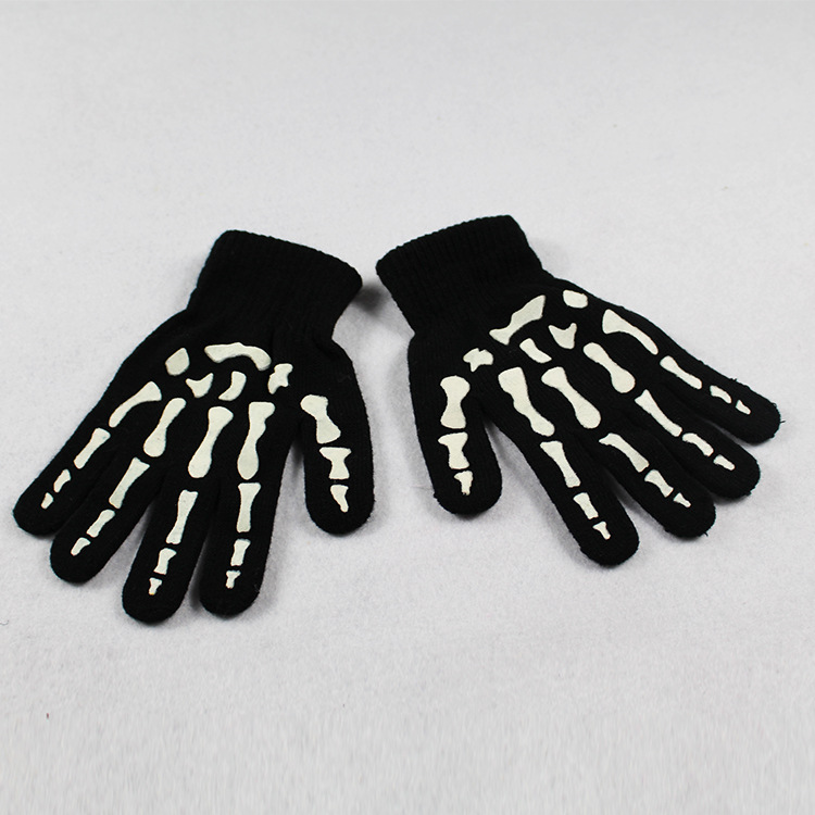 Direct sales of foreign trade autumn and winter men's gloves Halloween series printed five-finger warm split-finger covers from the manufacturer Application Scenario