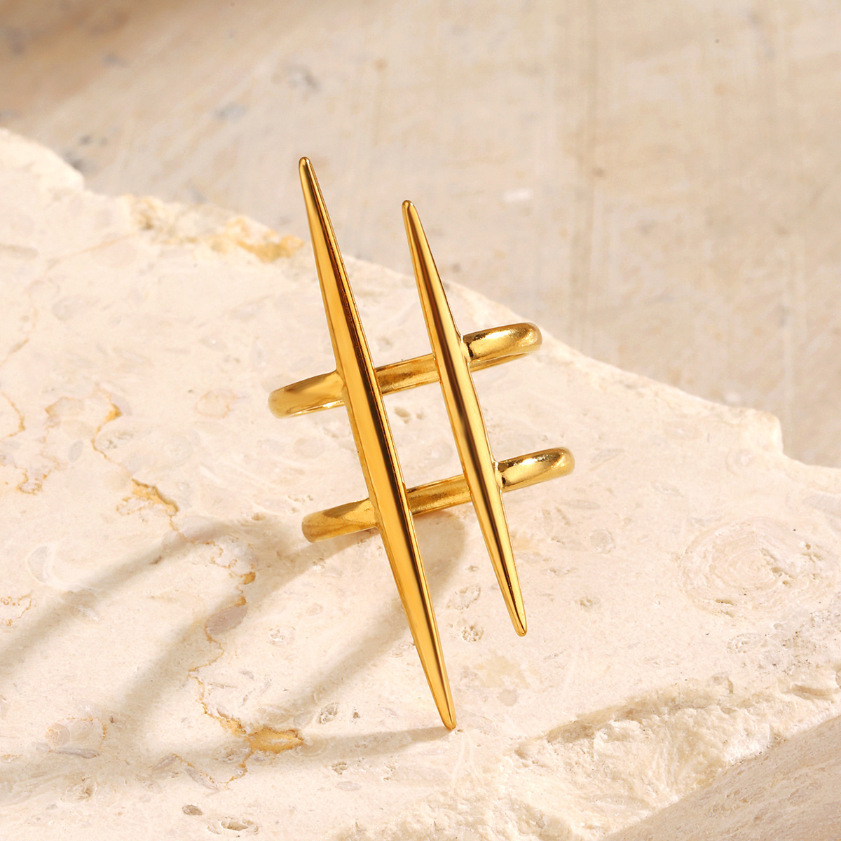 Wholesale of titanium steel line rings with a unique and trendy design sense in Europe and America, and stainless steel gold-plated rings with a hip-hop personality details Picture