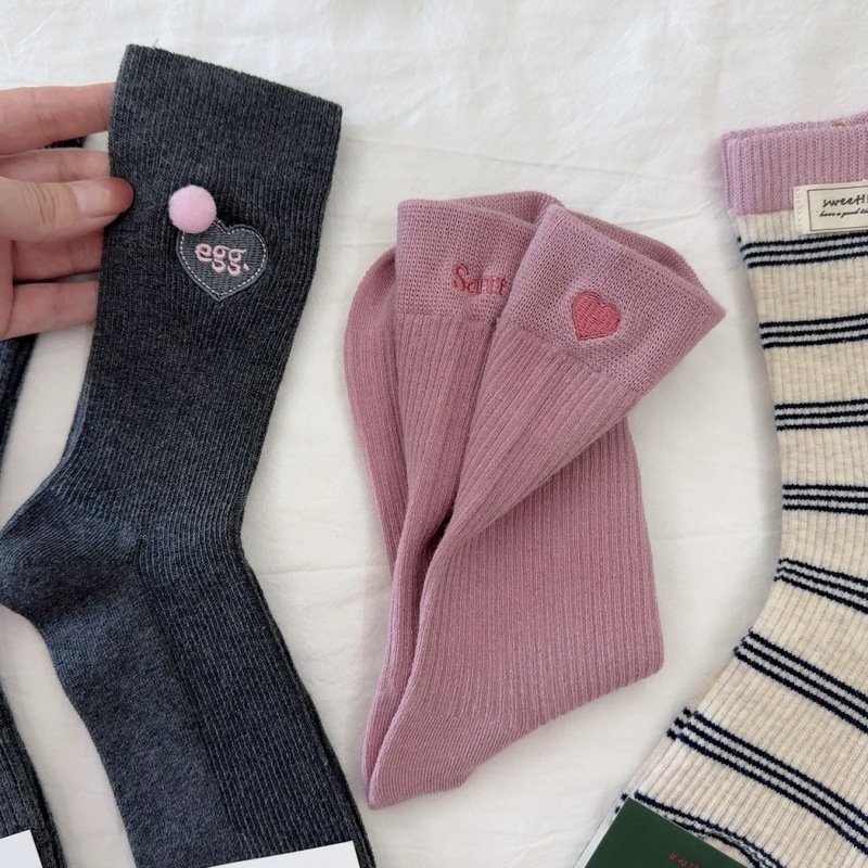 Autumn Kururi sweet and retro girl! The grayish-pink color is simply amazing! Japanese Instars-style straight mid-calf socks that show off legs details Picture