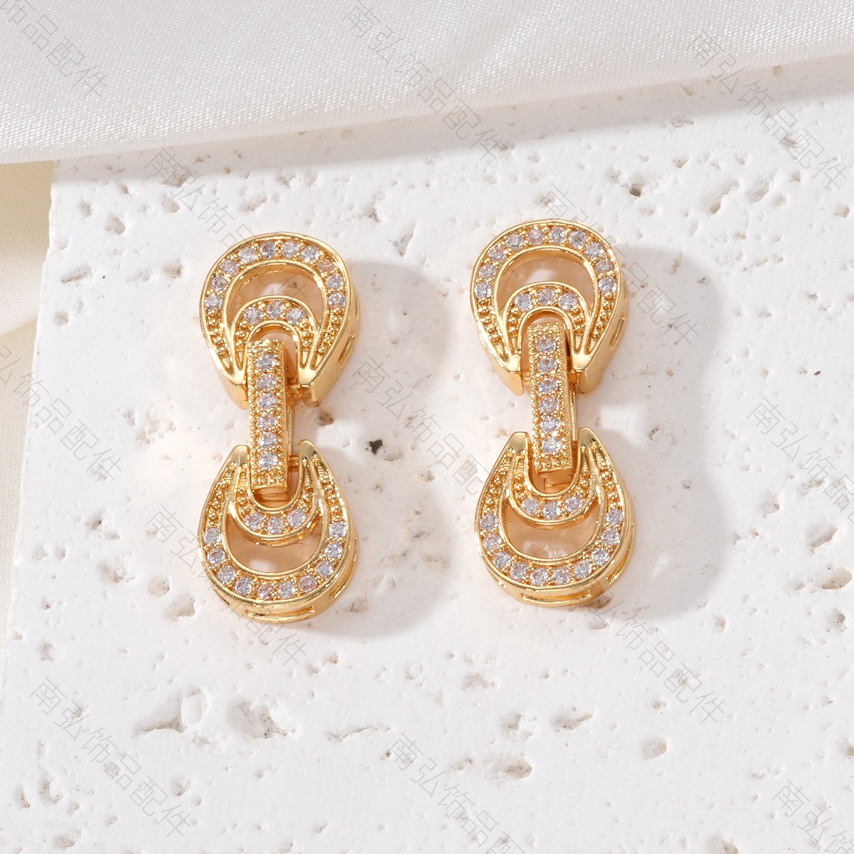 18k color-preserving copper plated with real gold and set with zirconium, double c clasp, pearl necklace, mother-child clasp, sweater chain, DIY jewelry accessories Application Scenario