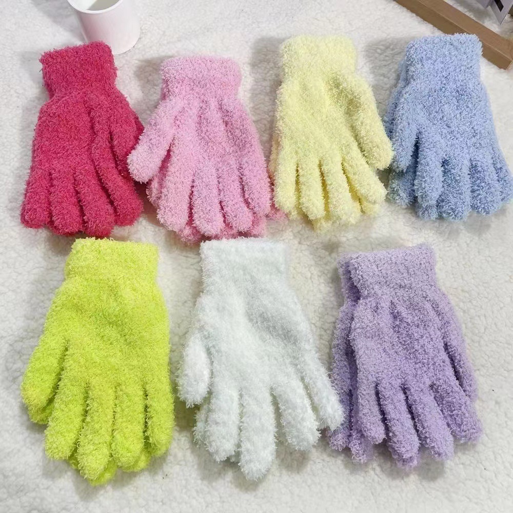 Wholesale color sólido guantes de peluche más peluche más grueso al aire libre pareja de punto niños mantener caliente estudiantes cinco dedos hombres mujeres