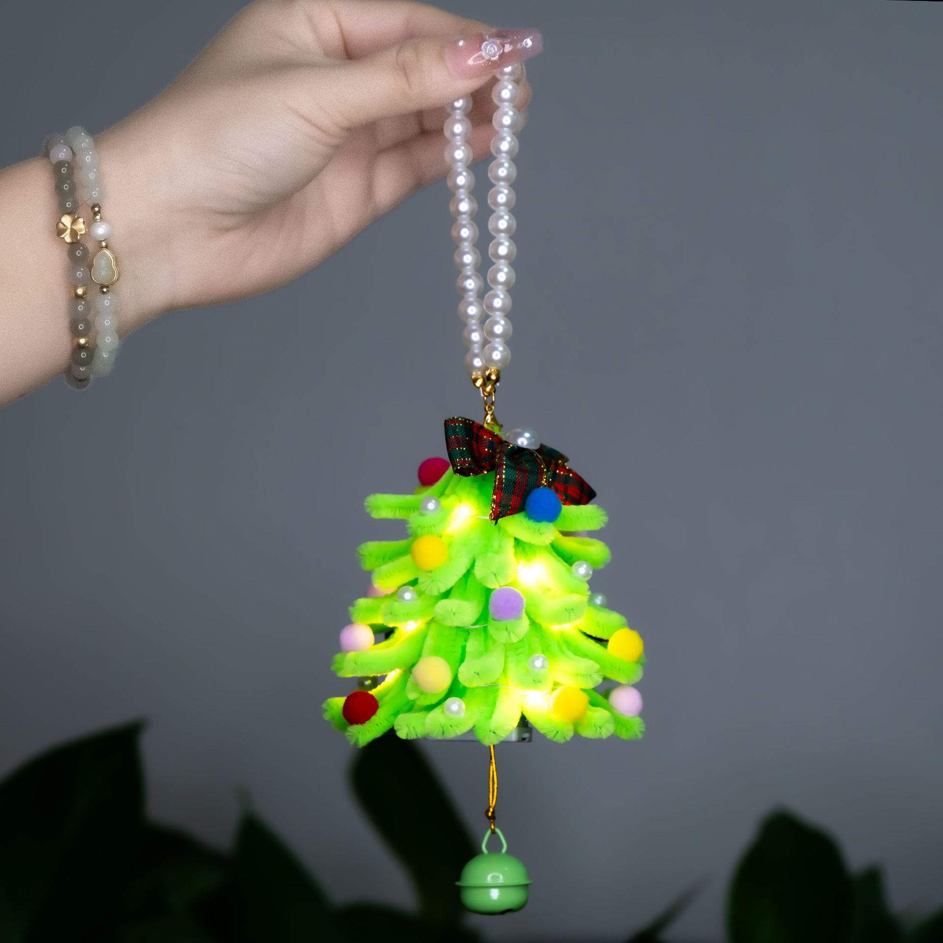 【 Handmade Twisty Stick Christmas Tree Pendant 】 Bag pendant, car decoration, hot sale at night market stalls, wholesale available Application Scenario