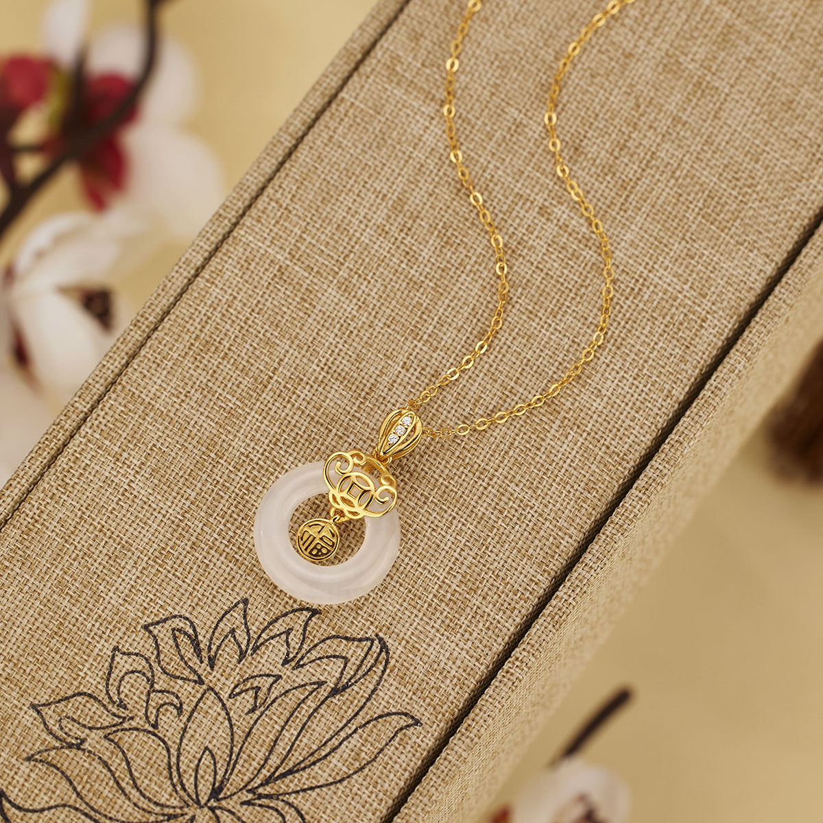 S925 Silver "Fu" character copper Coin chalcedony Peace Pendant Necklace, New Chinese-style auspicious cloud pendant, national trend high-end collarbone chain Specification image