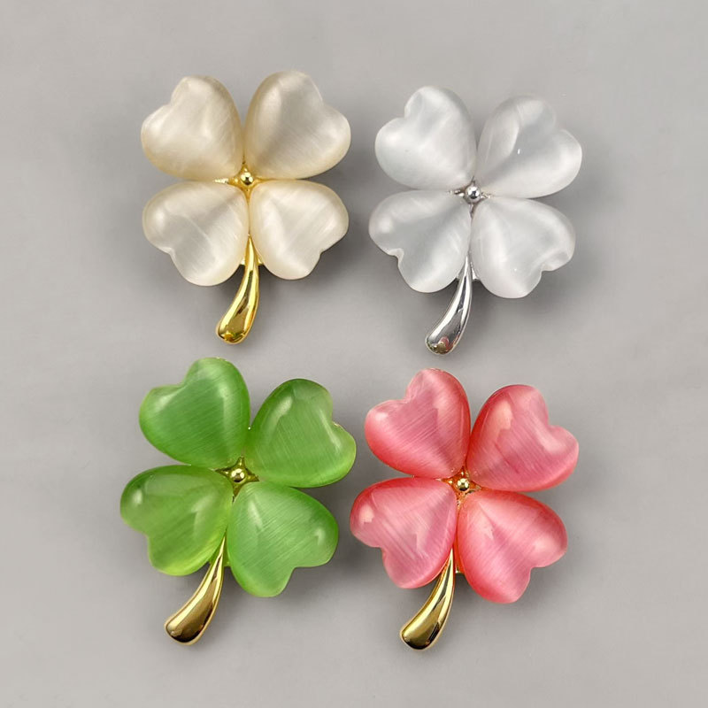 Light luxury cat's eye four-leaf clover brooch, fashionable and versatile, exquisite brooch, elegant clover pin, high-end clothing and accessories Application Scenario
