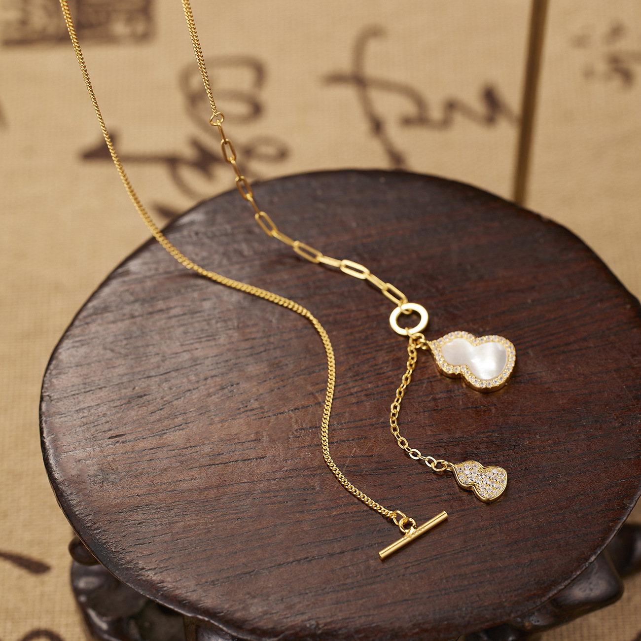 S925 Silver Fortune and Good Luck Necklace for Women with TO buckle, light luxury design, versatile shell pendant, collarbone chain accessory wholesale Application Scenario