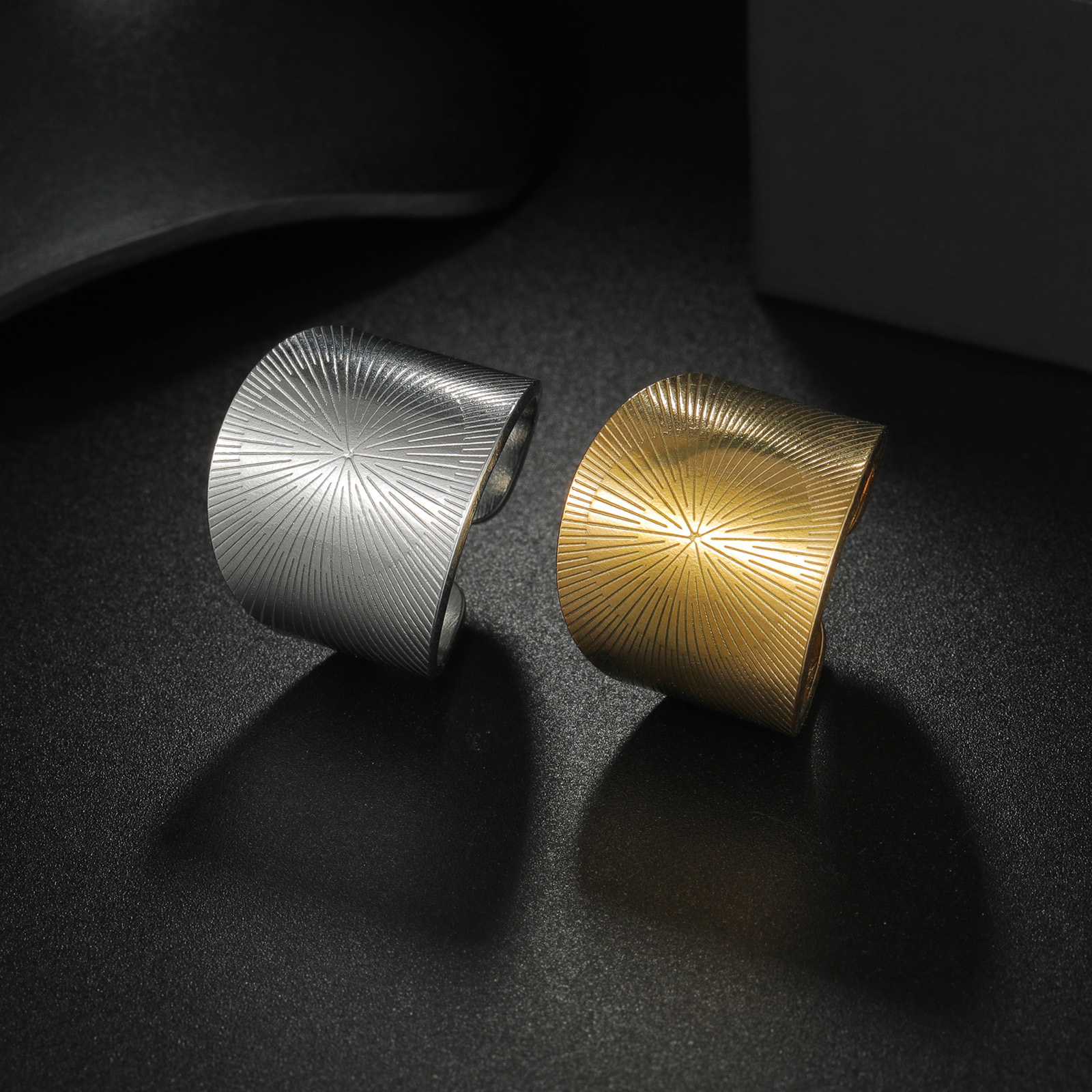 2024 New European and American geometric wide surface stainless steel hydraulic ring, 18k gold-plated exaggerated style couple women's ring