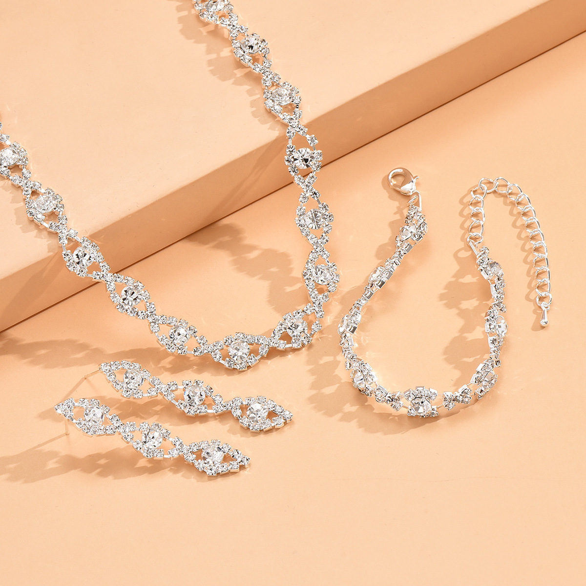 European and American cross-border best-selling women's jewelry, light luxury evening dress accessories, 3-piece set, bracelet, necklace, earrings Specification image