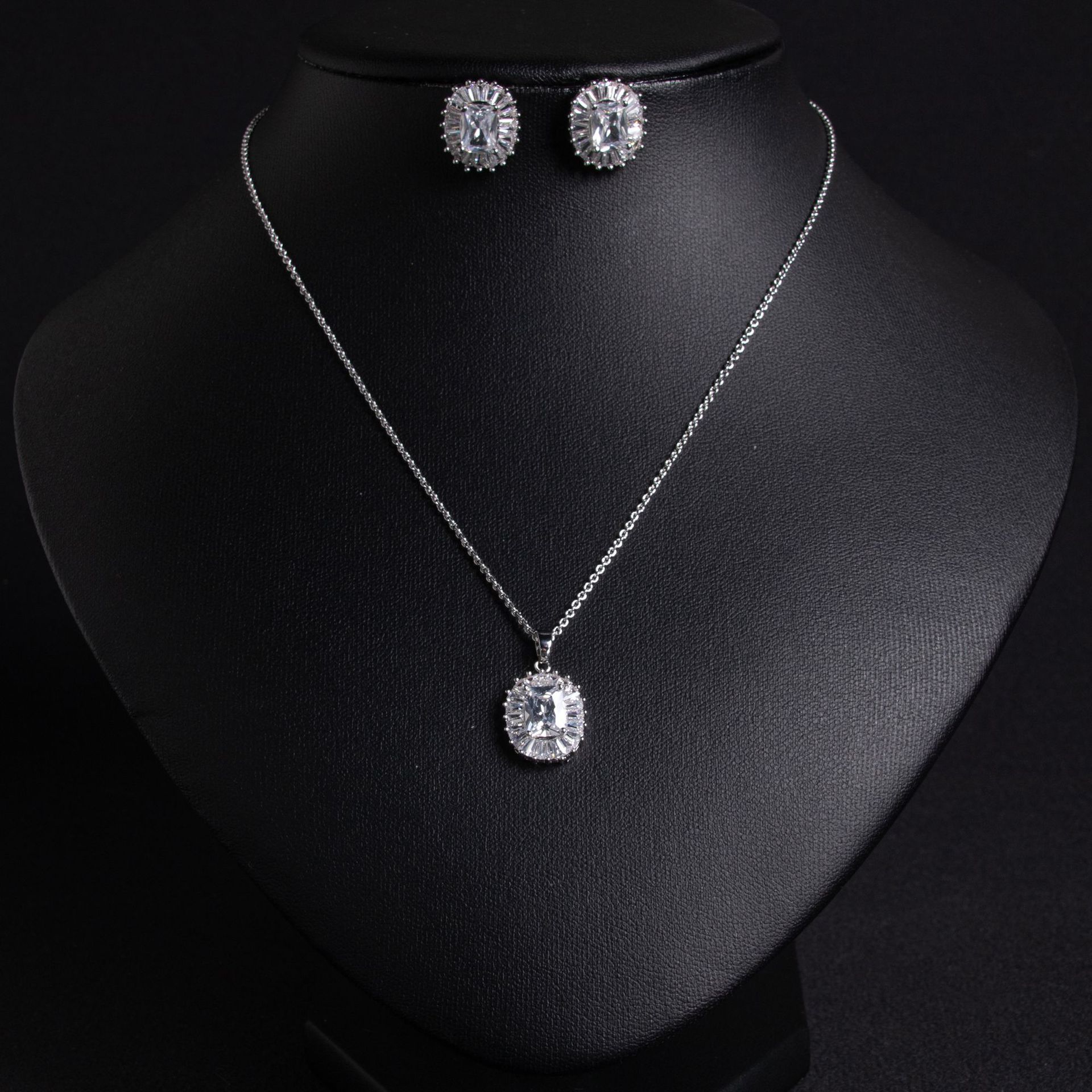 Cross-border feminine charm necklace, earrings, jewelry, zircon square collarbone chain, banquet dress, bride accessories wholesale LY4292/LYDZ4292 Getisa jewelry, banquet dress, accessories for women Application Scenario