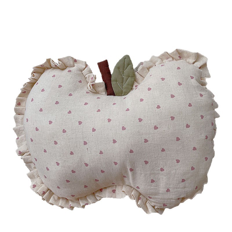 وفي النسخة الكورية من الكتاب الربيعي الجديد، تحتضن تفاحة الحب الفرنسية وسادة على جانب السرير، Item Picture