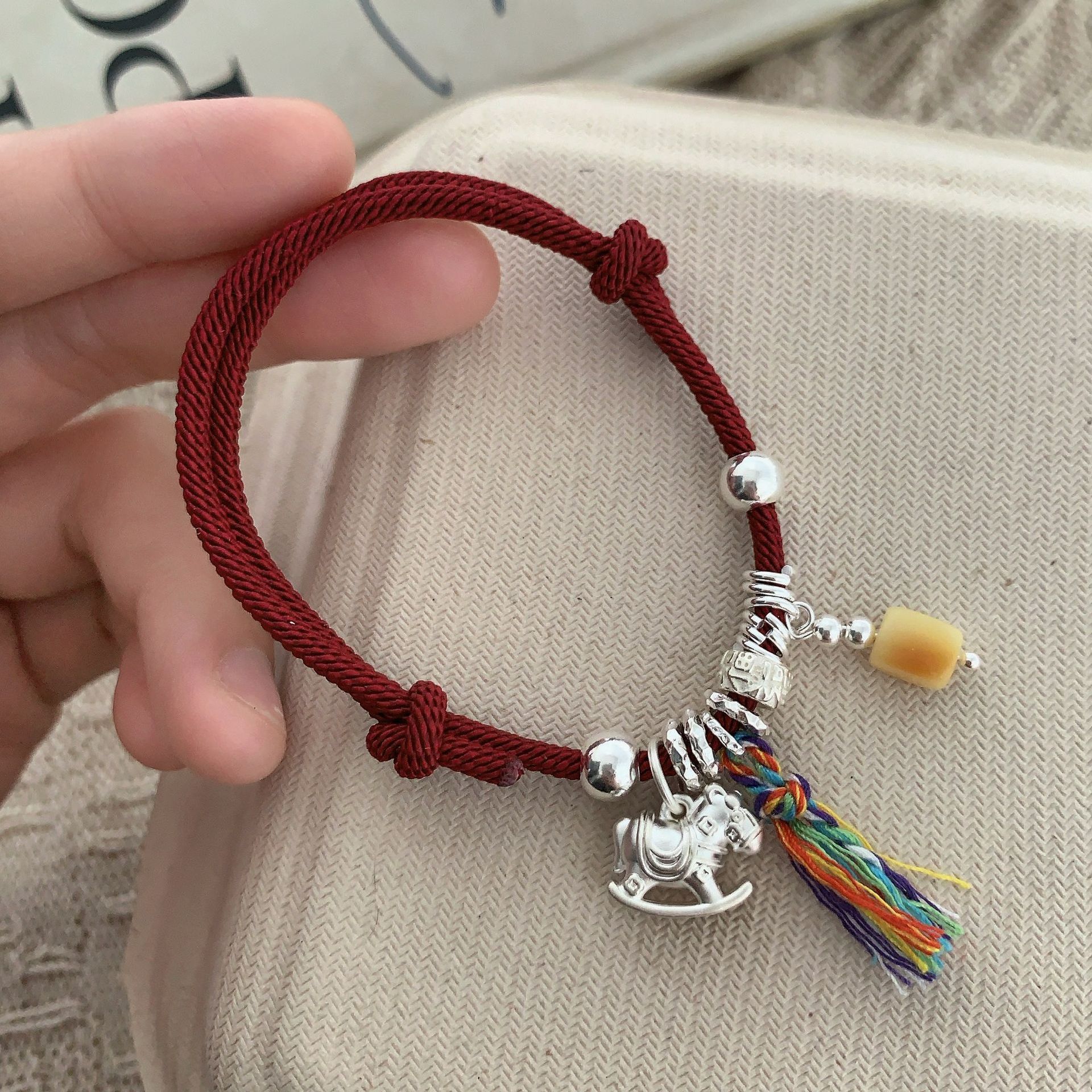 999足银12.1小马蜜蜡红绳手链女饰品轻奢小众高级感编织手串本命年