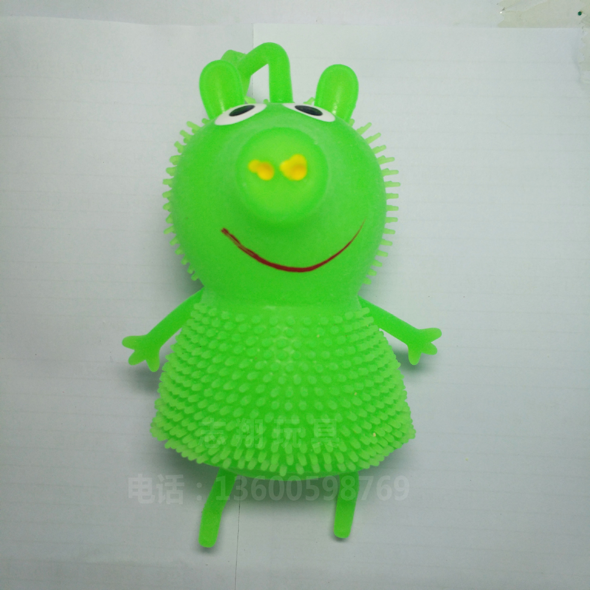 Piggy Little Sister's fluffy balls are cute and shiny. The fluffy balls emit light. TPR toys are selling well at the street stall and are sold directly by the manufacturer Application Scenario