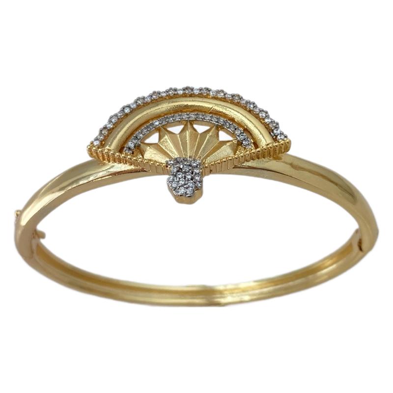 Retro Bohemian style, unique fan-shaped two-tone gold, fashionable and trendy, exquisite diamond-encrusted set Item Picture