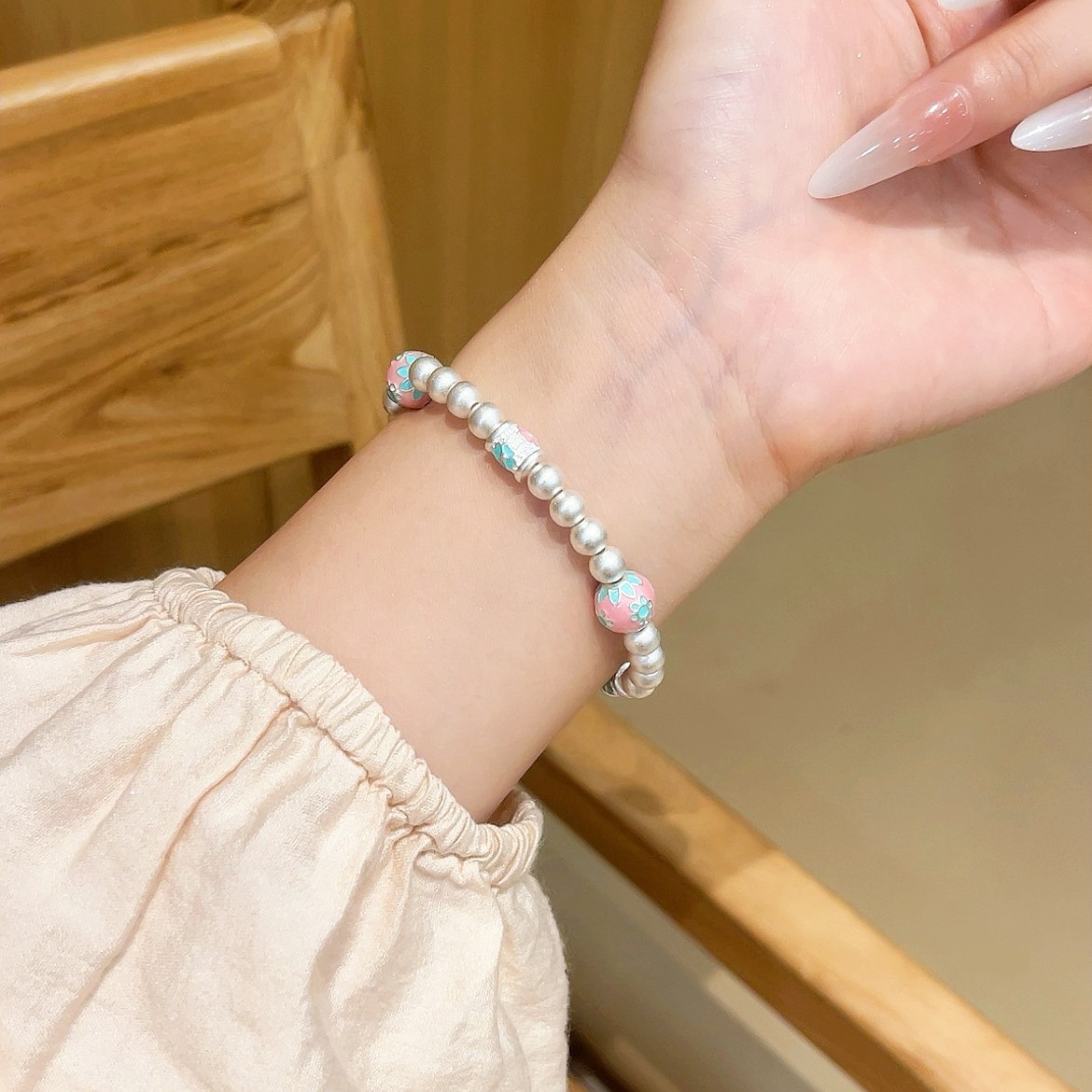 The lotus pod flower round ball bracelet plated with Miao silver and hidden silver is a fashionable, trendy, unique and versatile birthday gift with a light luxury and exquisite feel Specification drawing