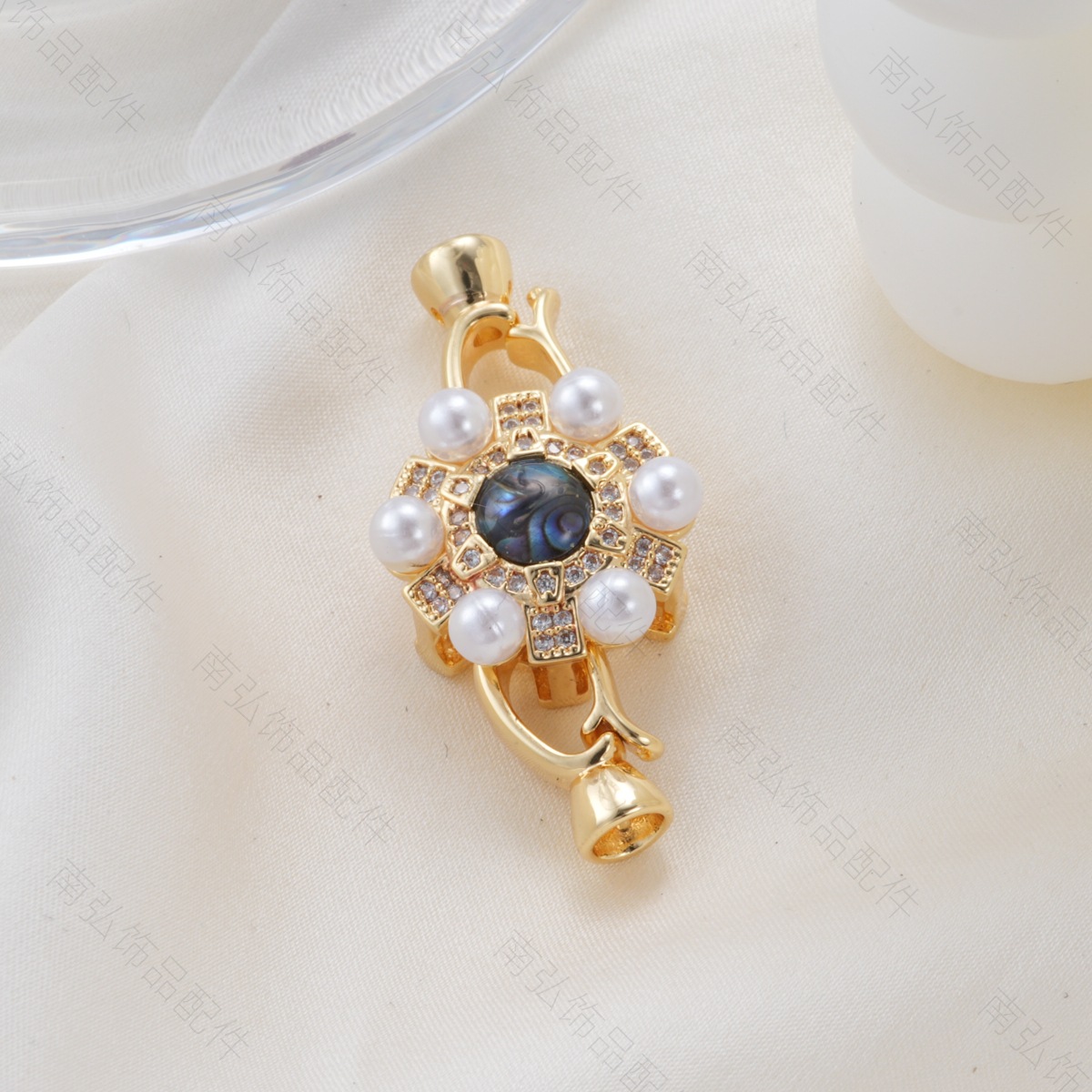 Pearl necklace clasp, copper plated with 18k gold and inlaid with pearls, abalone and shellfish necklace clasp, color-preserving finish clasp, DIY jewelry accessory details Picture