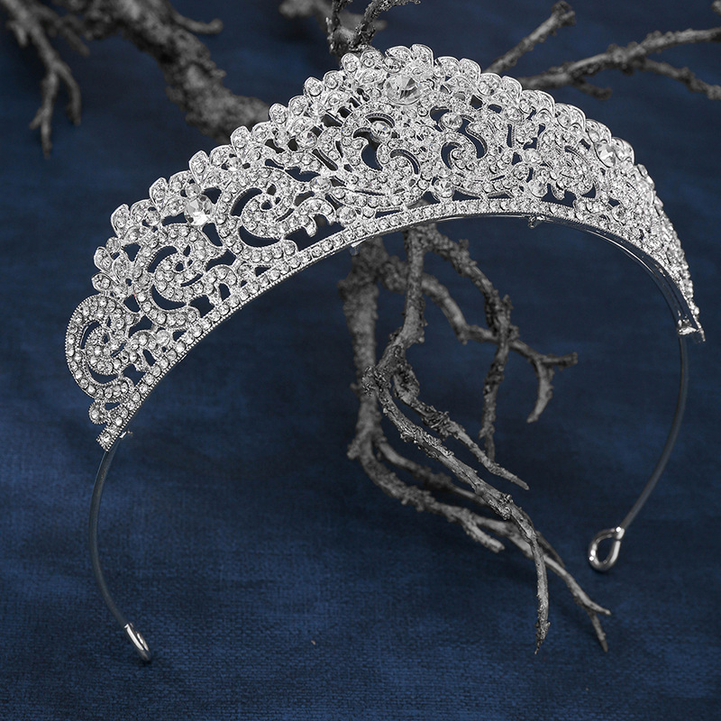 Hot-selling bride headwear International Station: Hot-selling silver crown bride crown wedding dress accessories, wedding hair accessories crown Application Scenario