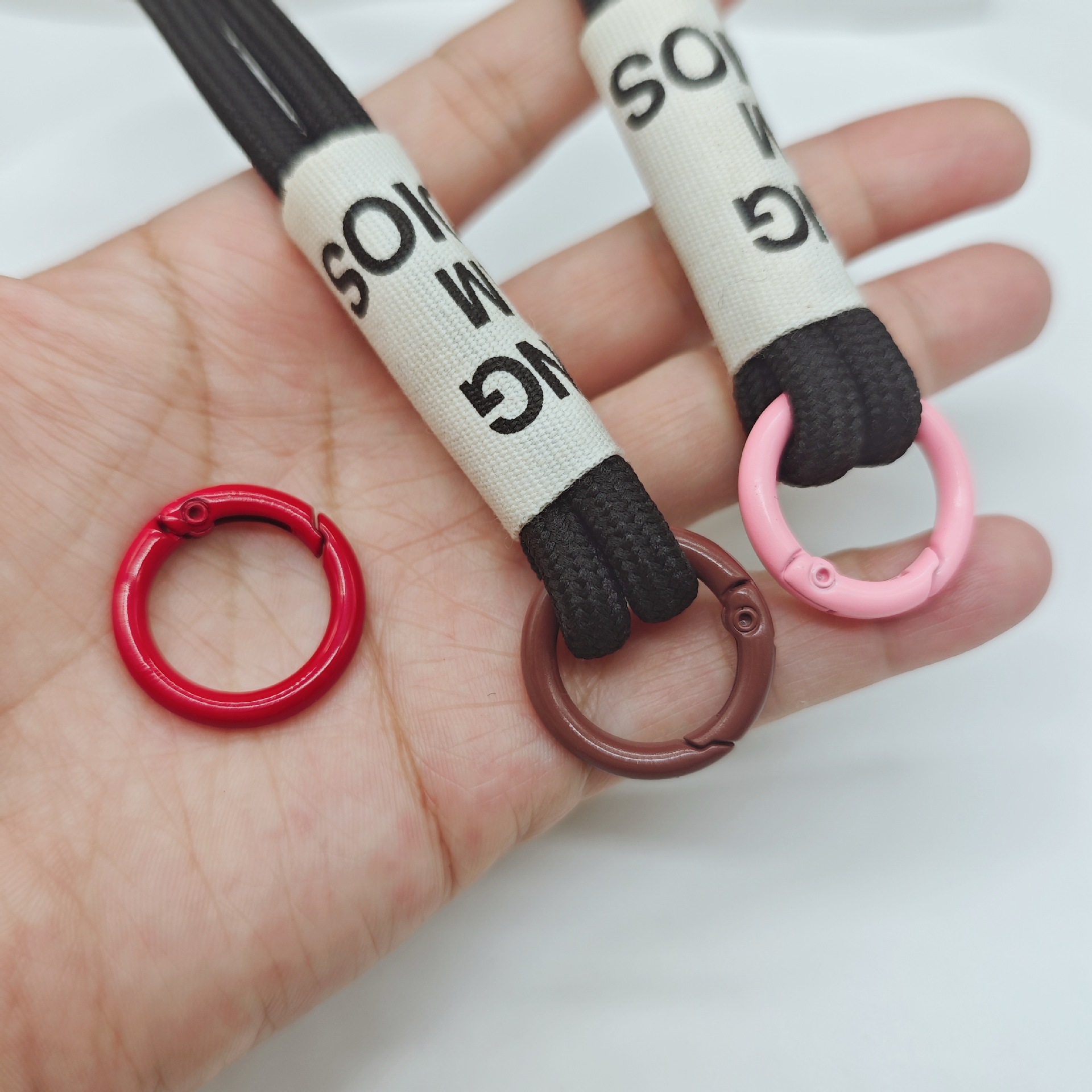 Colorful candy-colored baked paint creative open key spring ring, ring buckle, bag accessory, metal zinc alloy key chain Application Scenario