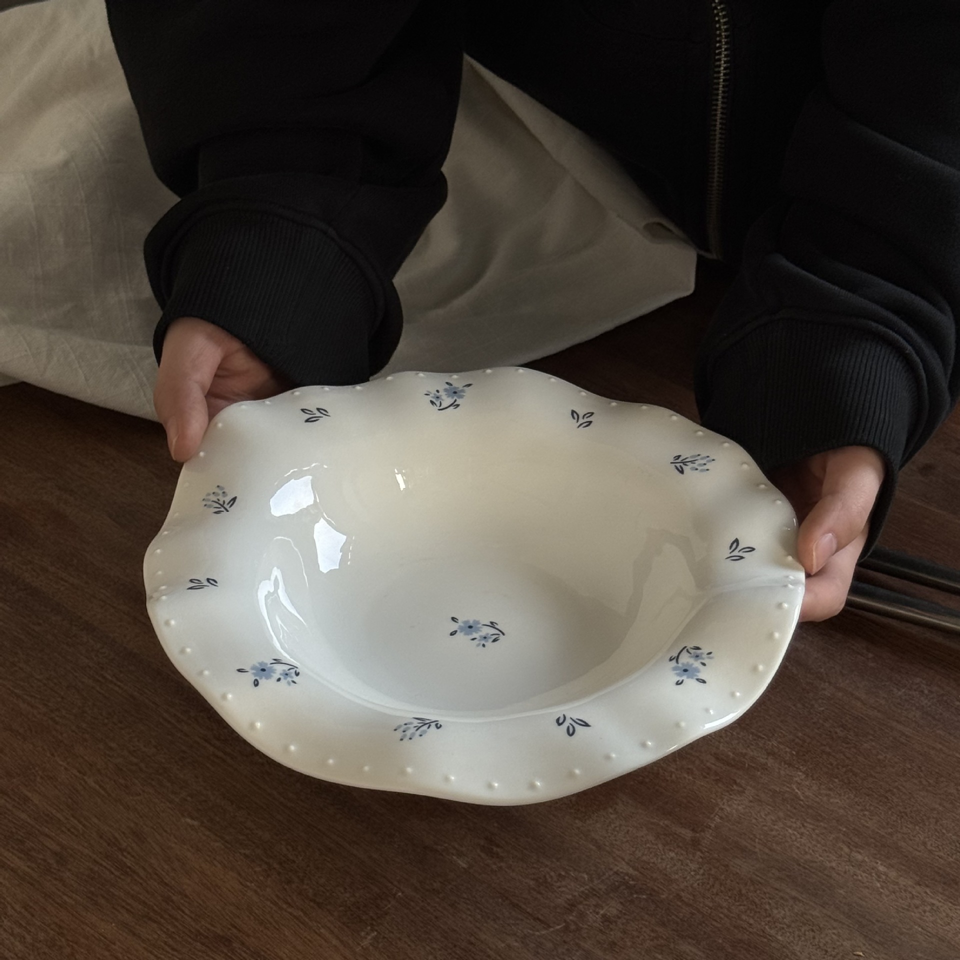 French retro hand-molded irregular ceramic plates, floral plates, dessert plates, fruit plates, dinner plates, household trays Specification image