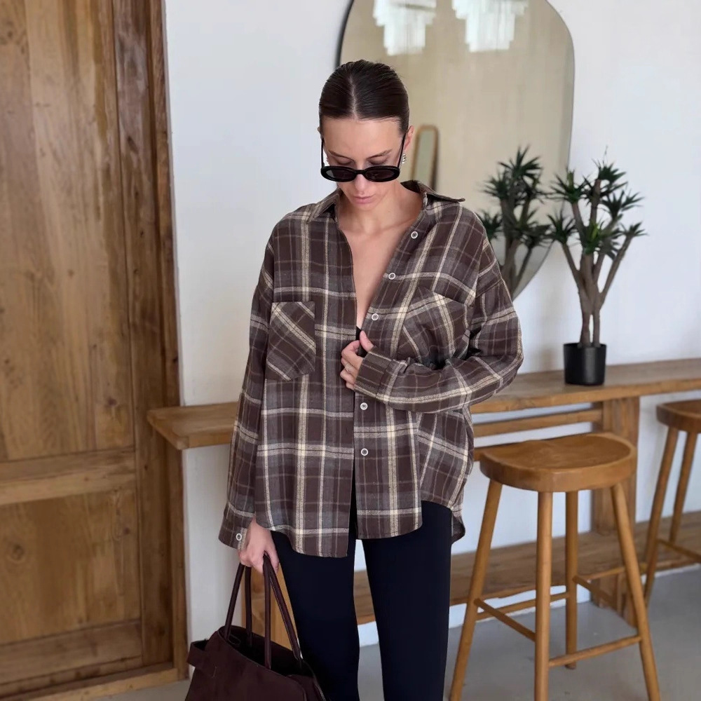 A mid-length, casual shirt with a European and American street style pocket shirt for women in the autumn and winter of 2025