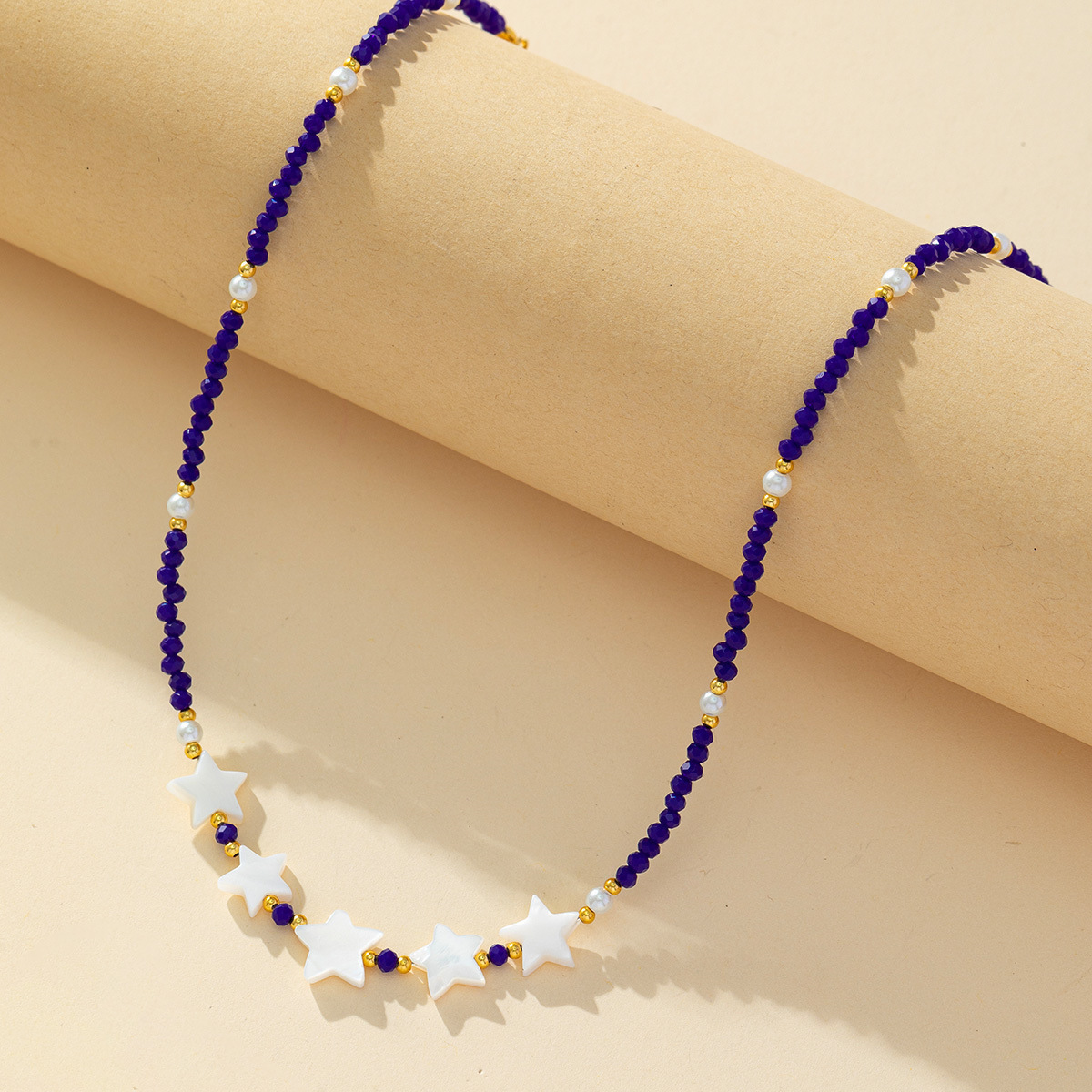 Wholesale of fashionable cross-border best-selling fresh and clean shell heart-shaped crystal necklaces, women's handcrafted beaded collarbone chains and necklaces details Picture