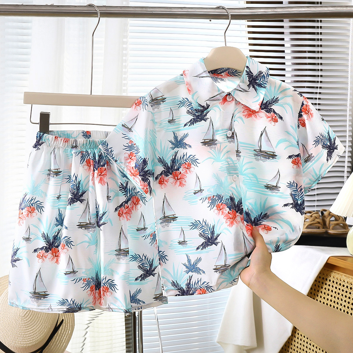 New summer casual short-sleeved shirt set for boys, beach flower shirt, trendy and versatile, loose shirt for children details Picture