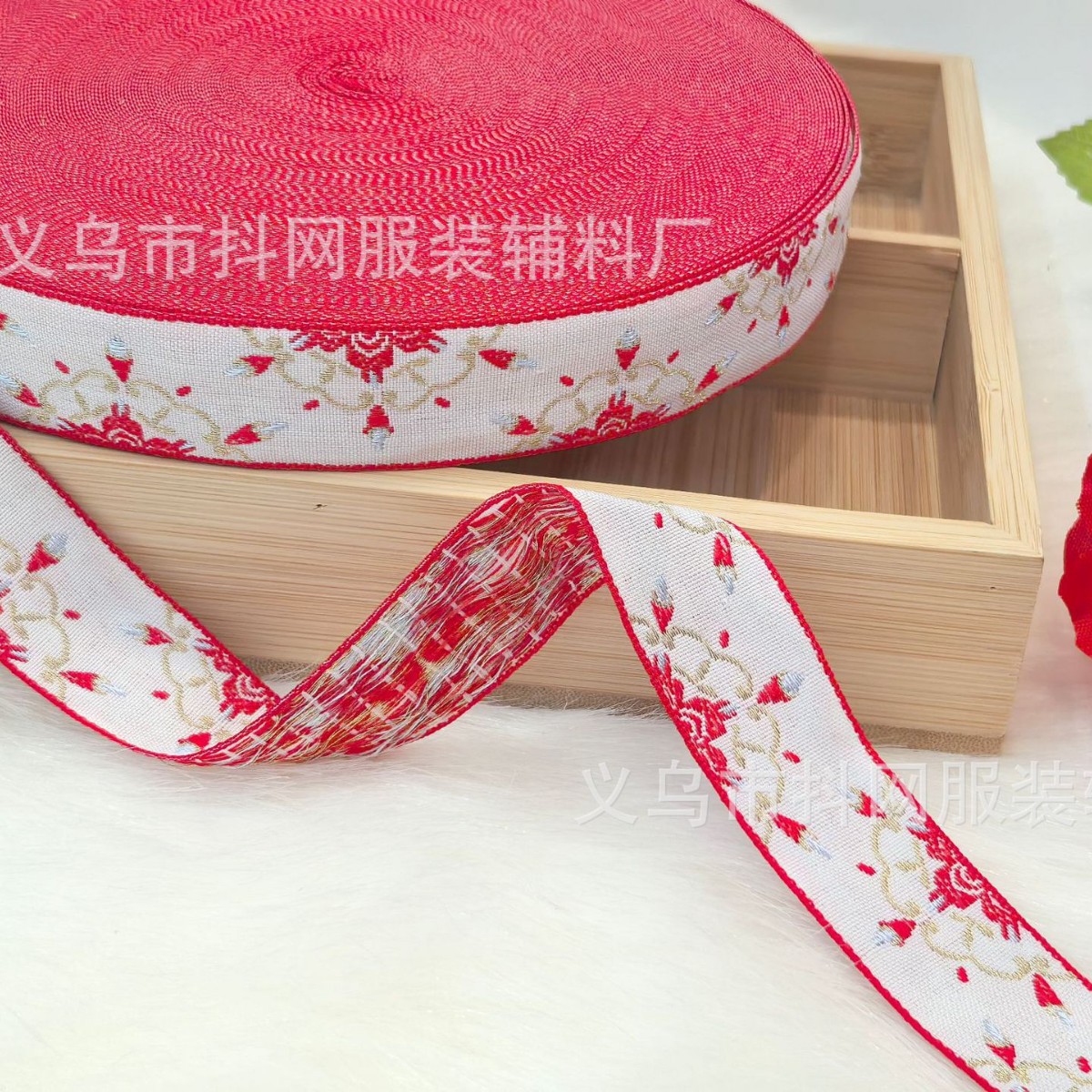 1.1-3.0cm rojo grande fiesta dibujos animados arco tocados accesorios correas bordado de moda jacquard correas para el pelo Application Scenario