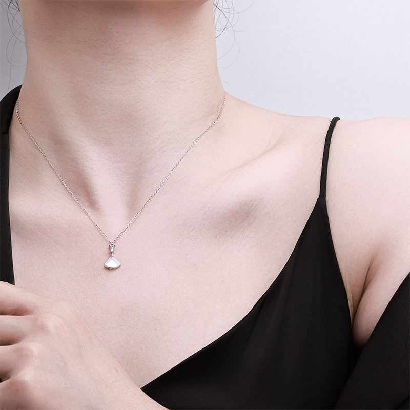 New pure silver zirconium-inlaid small dress necklace for women, white mother-of-pearl fan-shaped trendy fashion, niche Internet celebrity live-streaming supply factory