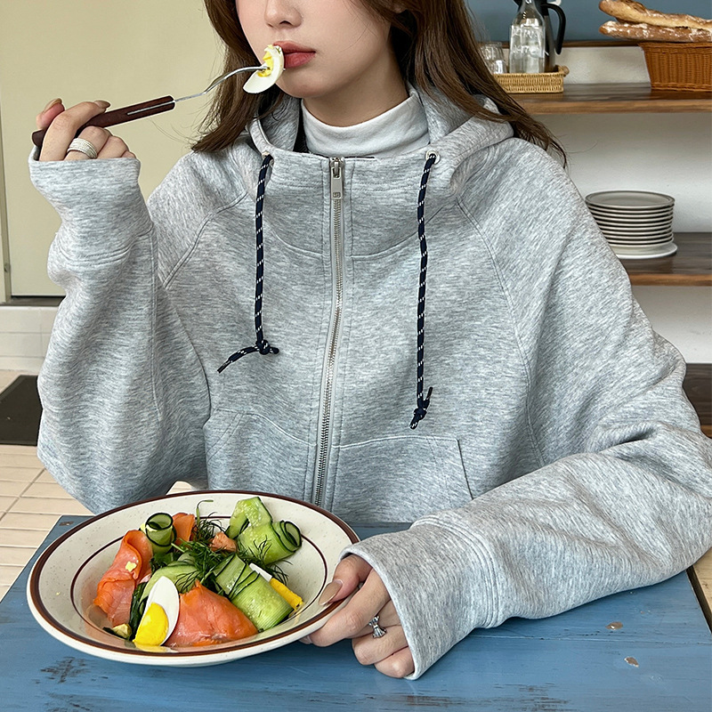 A real grey casual sporty style color-blocking hooded sweatshirt for women, a versatile and relaxed top for autumn and winter Specification image
