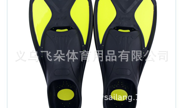 游泳训练可调节短脚蹼 浮潜装备 潜水脚蹼 大尺码游泳蛙鞋产品图