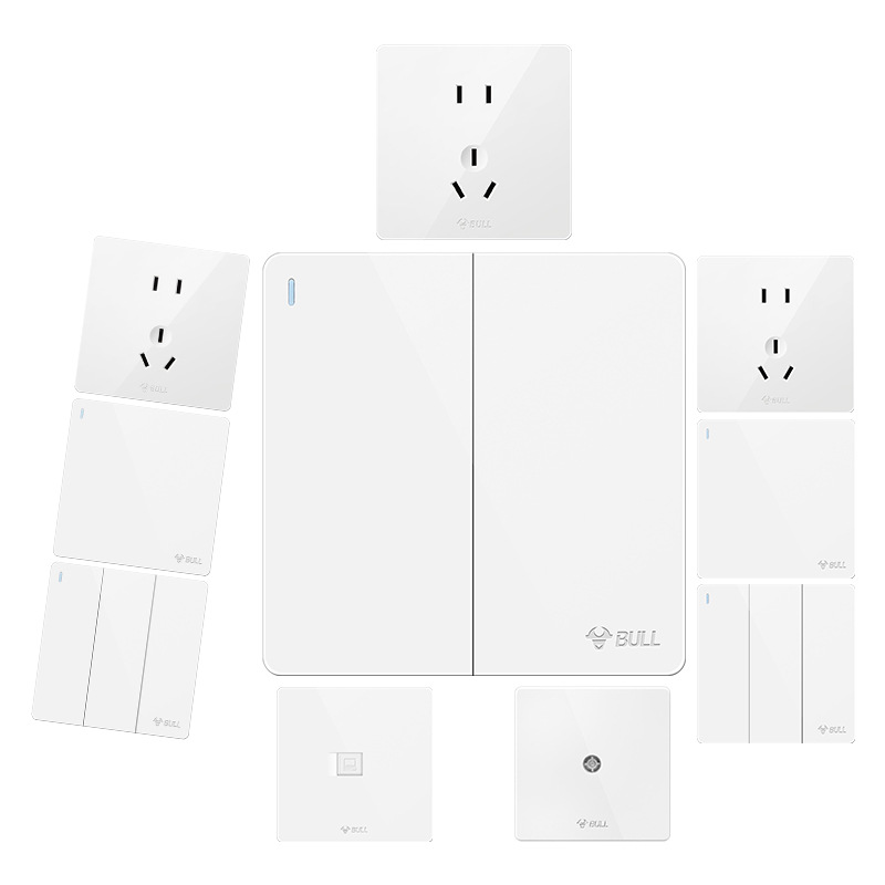G12白色公牛墙壁开关面板86型家用5孔usb插座一二开双控电灯开关白底实物图