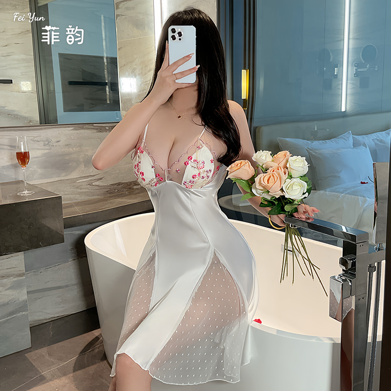 Internet-famous style ice silk pajamas, satin sexy backless halter nightgown, lace patchwork pajamas, women's home wear 539 Application Scenario