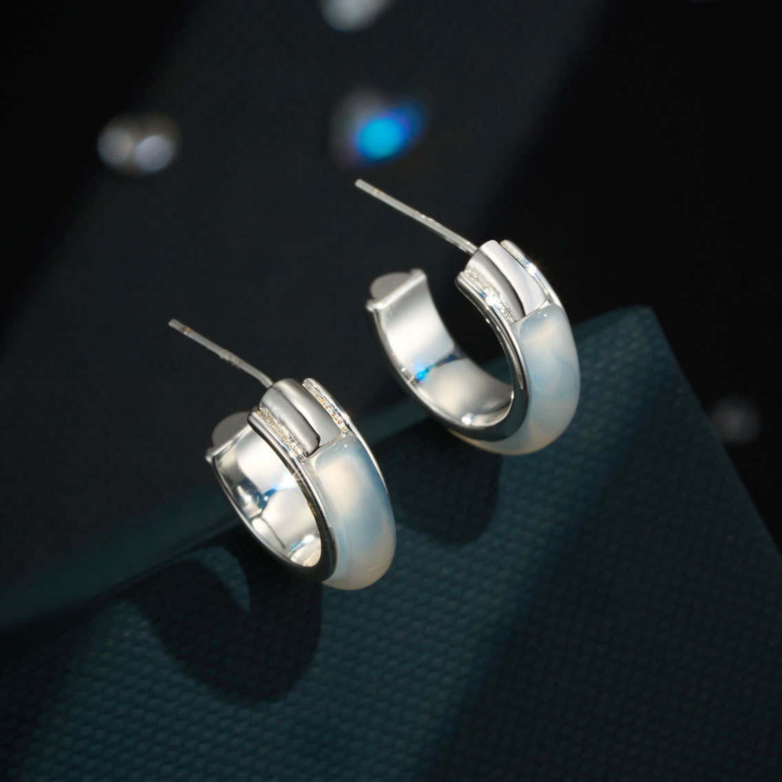 Minimalist new Chinese-style white chalcedony semi-round earrings, copper alloy s925 silver needle stud earrings, high-end commuting and versatile earrings Application Scenario