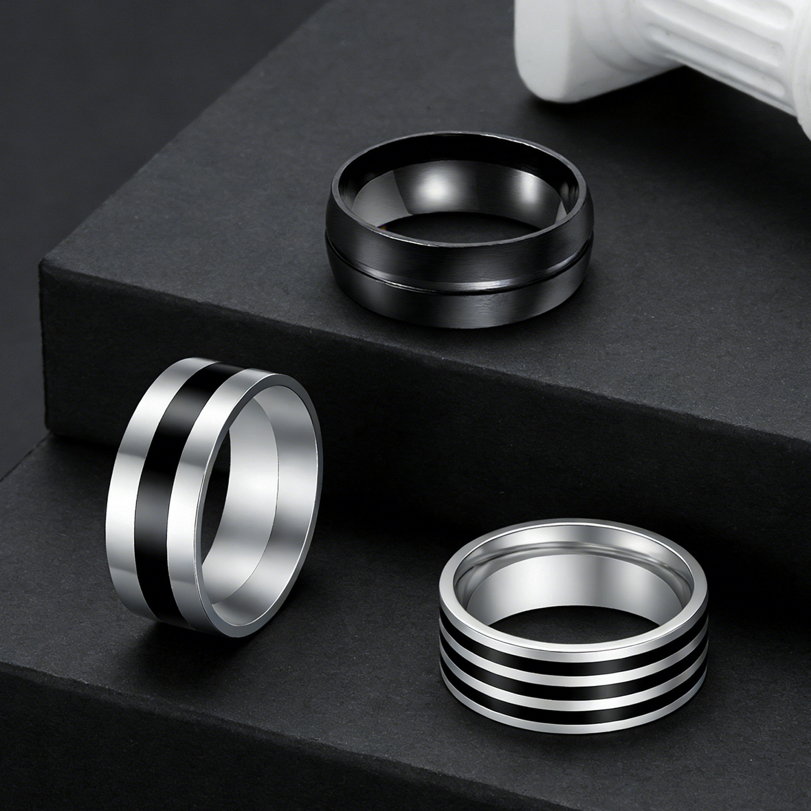 Amazon's new oil-dripping, simple and cool stainless steel ring from Europe and America is a personalized, versatile and trendy couple's choice