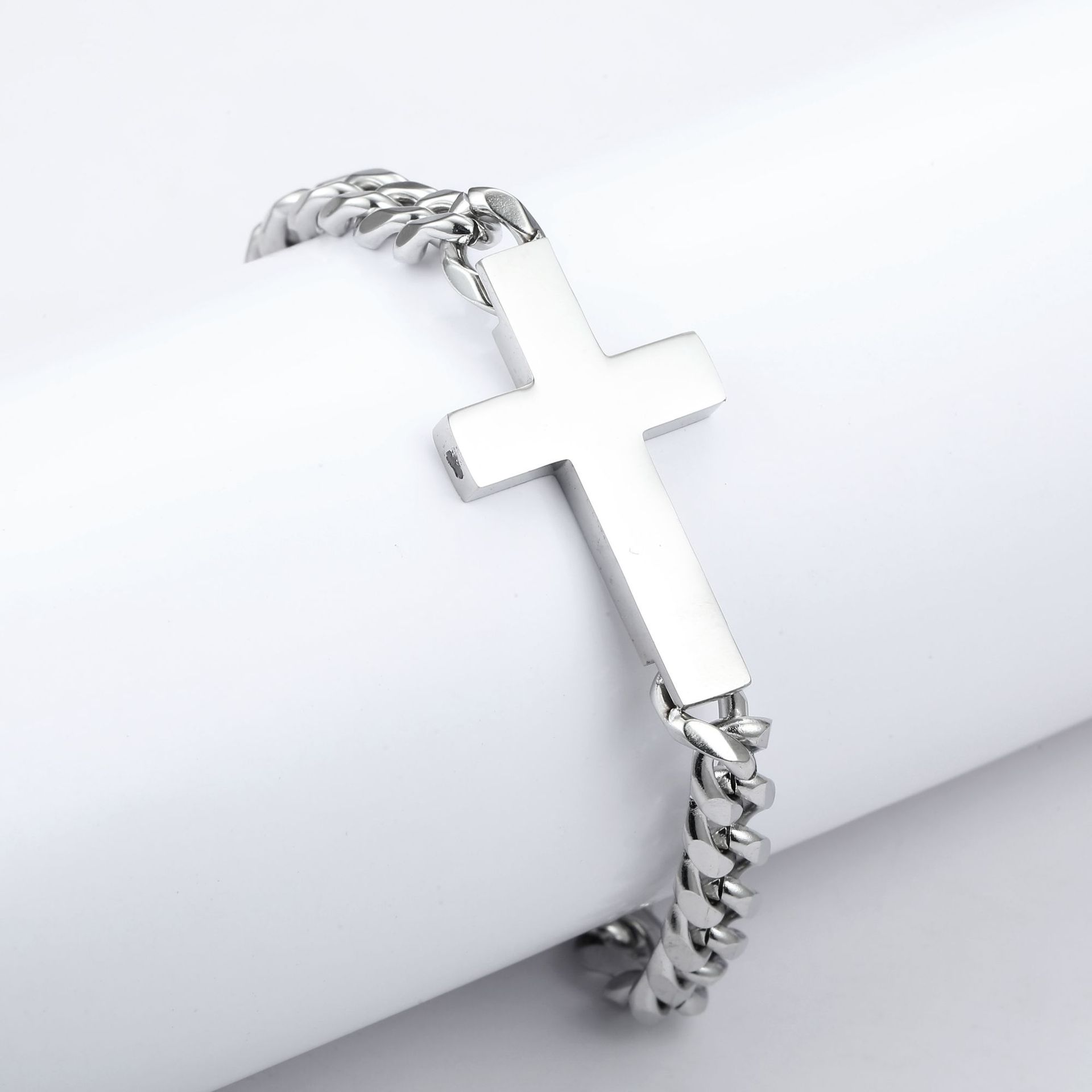 European and American cross-border simple titanium steel bracelet, non-fading accessory, popular stainless steel bracelet, hip-hop couple accessory chain details Picture