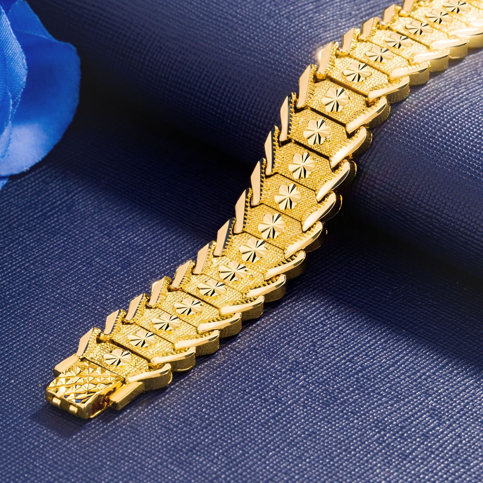 Live-streaming bestseller, wide version mold car flower-shaped bracelet, European currency imitation gold jewelry, men's factory wholesale Specification image