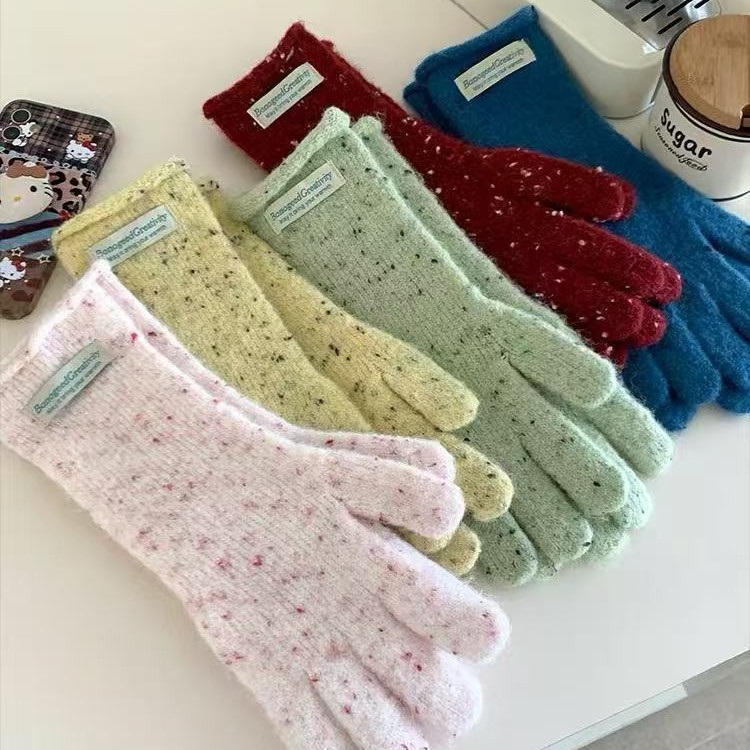 Korean bloggers' same style of dot yarn knitted woolen gloves for women, versatile and warm, simple five-finger cycling gloves for autumn and winter