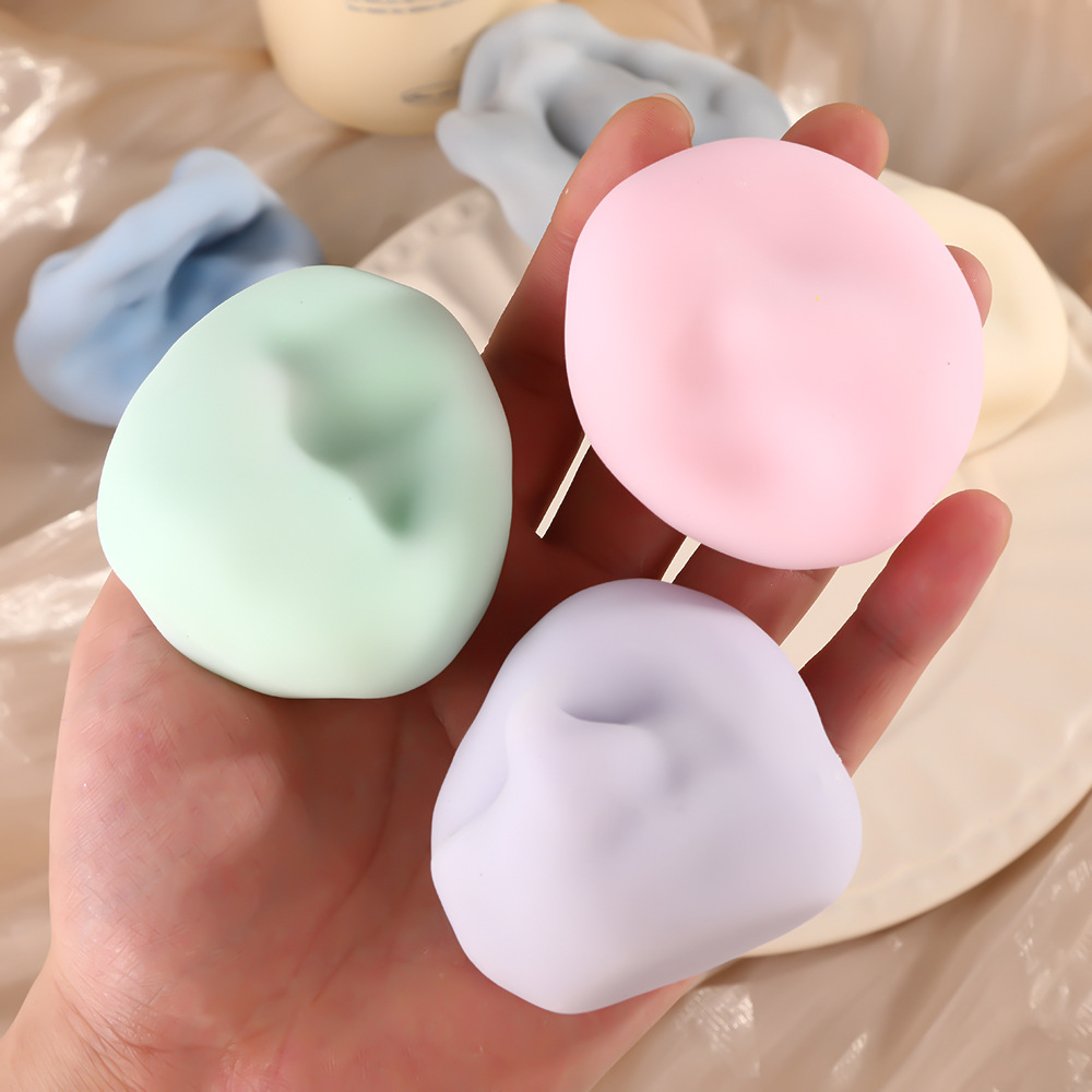 Xiaohongshu's popular shaping glutinous rice ball handcrafted balls for stress relief and fun, novel ice skin rice balls, sticky and chewy stress-relieving toys Application Scenario