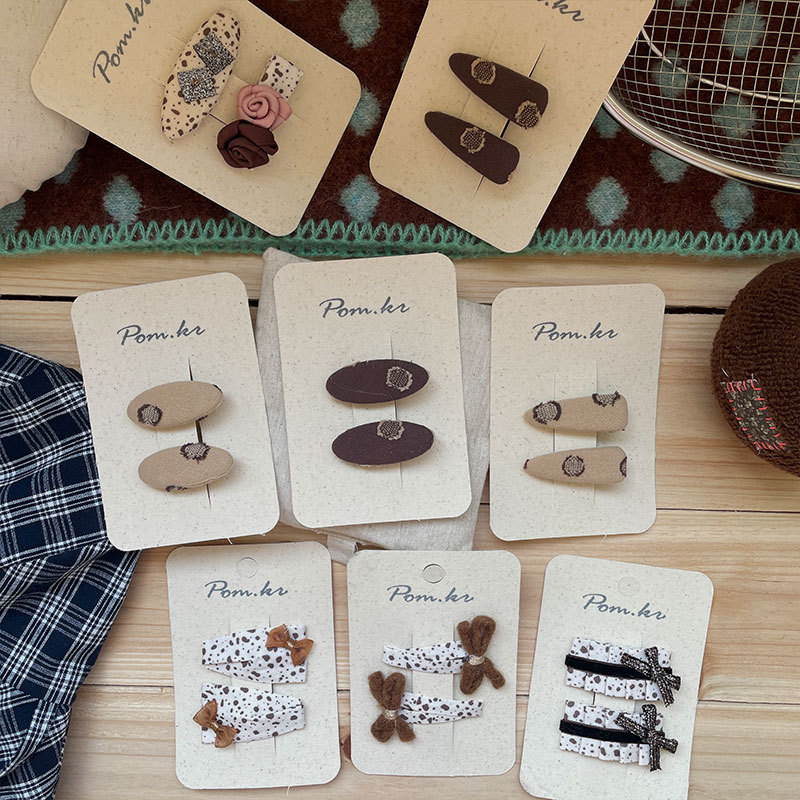 New Korean-style coffee-colored fabric hair clips, handcrafted children's autumn and winter retro side wavy bangs and duck clips hair accessories Application Scenario