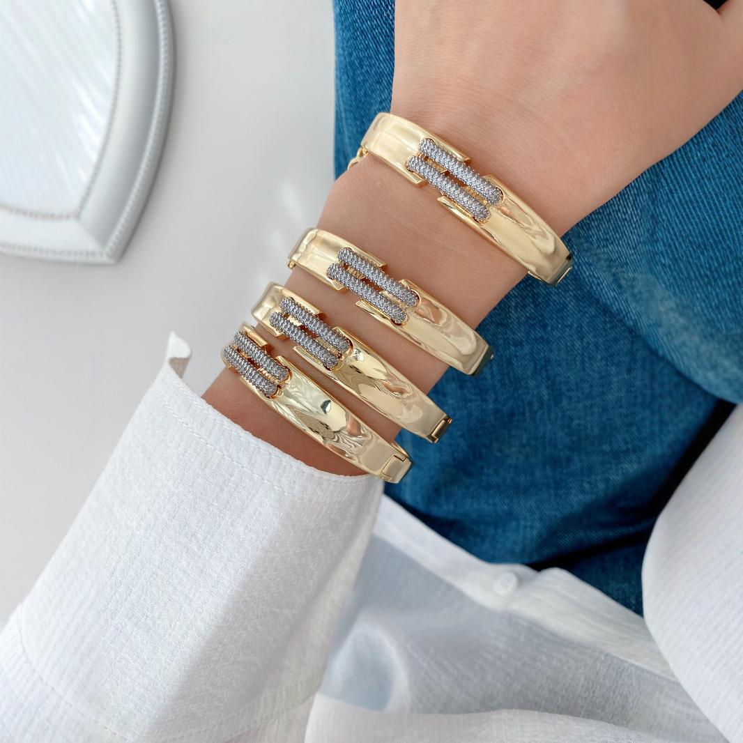 The new cross-border copper gold-plated combination set of three pieces exudes a light luxury and high-end fashion details Picture