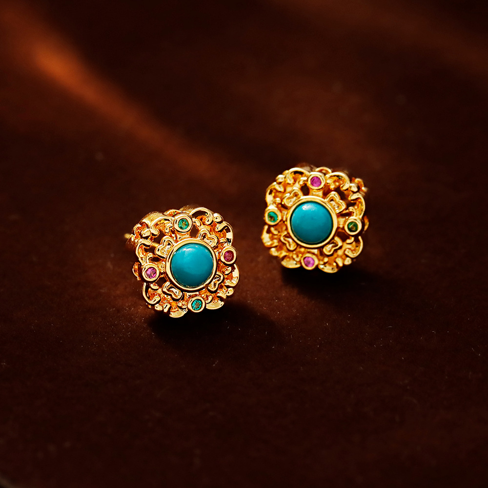 Hyacinth's original retro Hong Kong-style turquoise square stud earrings are a niche design hit on Douyin in 2025 Application Scenario