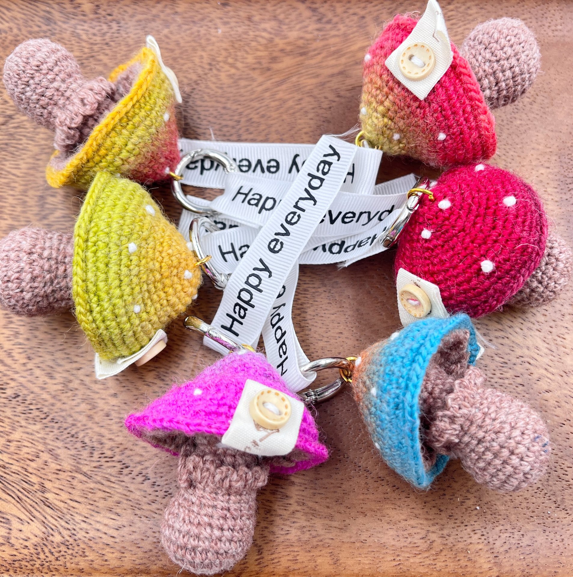 成品纯手工编织羊毛线小蘑菇红伞伞挂件创意手工编织玩偶钥匙挂件