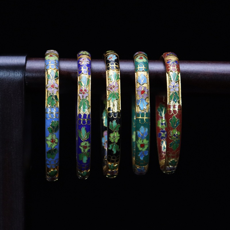 Beijing Cloisonne vintage collectibles, classical ethnic style copper body cloisonne enamel jewelry, semi-gold base bracelet Application Scenario