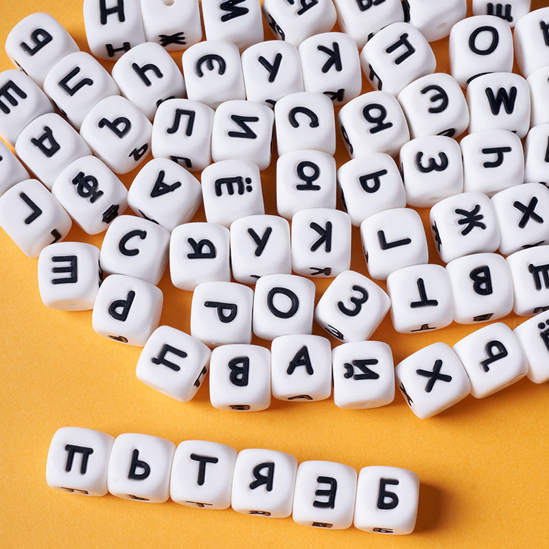 硅胶珠子跨境婴儿牙胶DIY饰品配件俄文字母珠奶嘴链12MM手工串珠