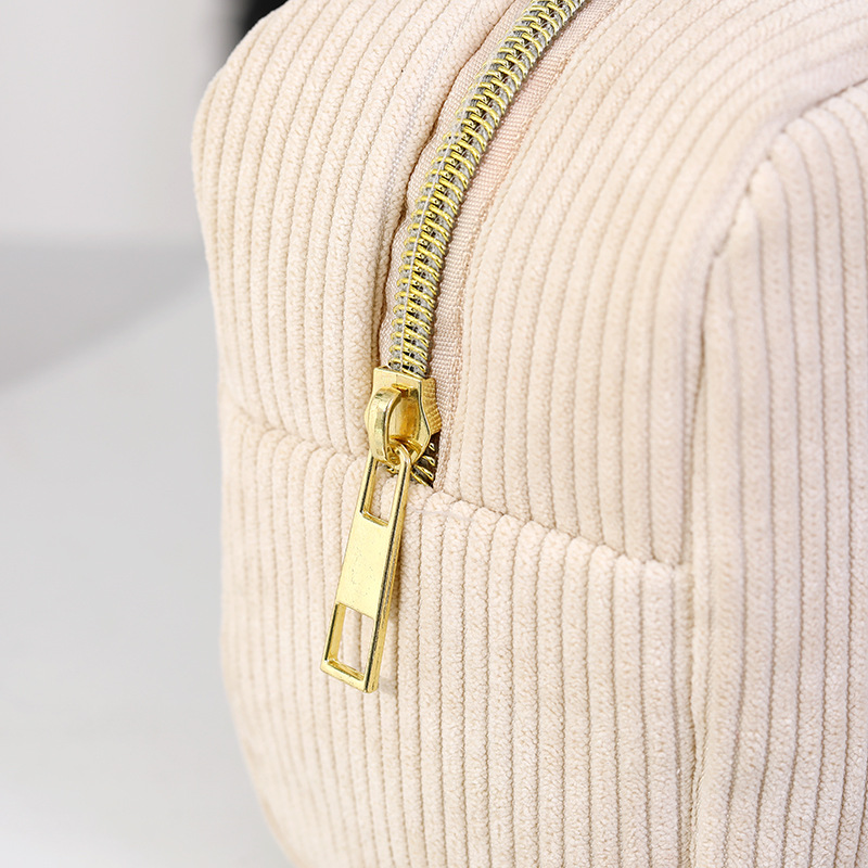 Wholesale of new corduroy storage bags, clutch bags, portable large-capacity makeup bags, simple and versatile travel toiletries bags details Picture