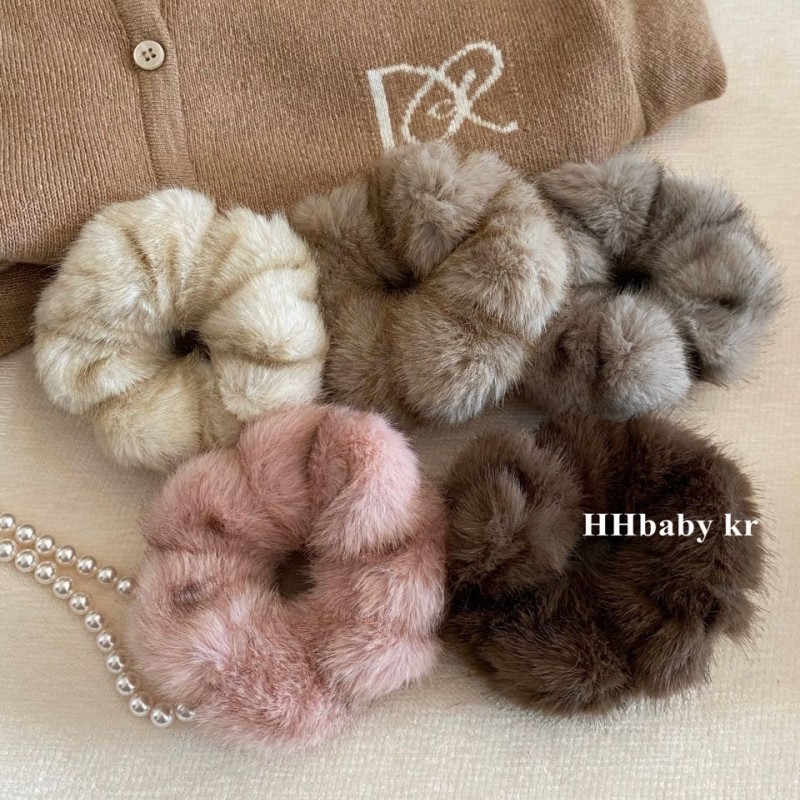 Maillard coffee-colored velvet large intestine hair band for women in autumn and winter, high-elasticity ponytail hair tie, elegant hair tie headwear details Picture