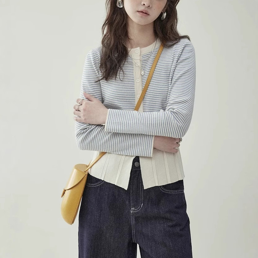"North Island" multicolor striped pleated hem knitted sweater is a new, niche long-sleeved top for women in early spring Item Picture