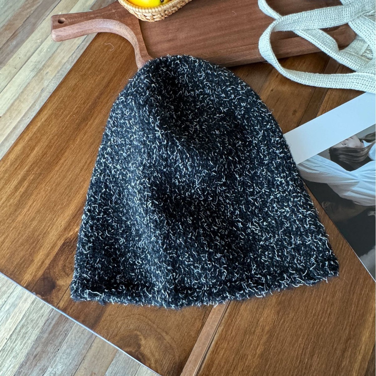 The star-style cold hat for autumn and winter, the chanel-style knitted hat, is fashionable and versatile, and can show off your face. The small bun hat is trendy and sweet