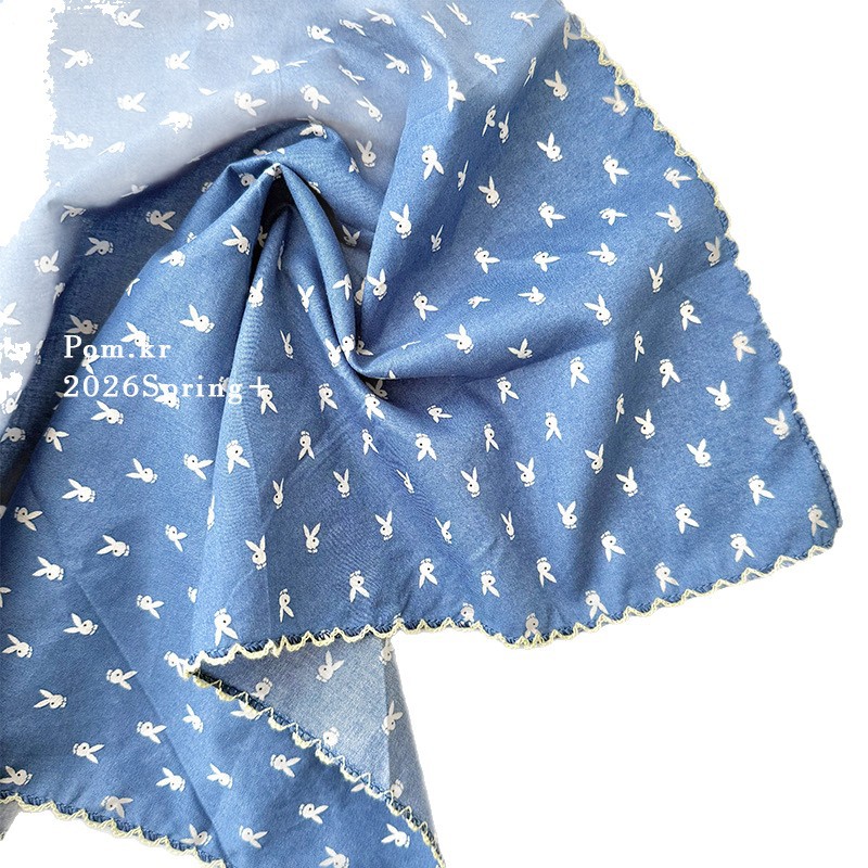 The new spring polka dot printed silk scarf is sweet and versatile. It is a neckband accessory that exudes a sense of elegance and sophistication for young girls. It is a thin and niche square scarf for women Item Picture